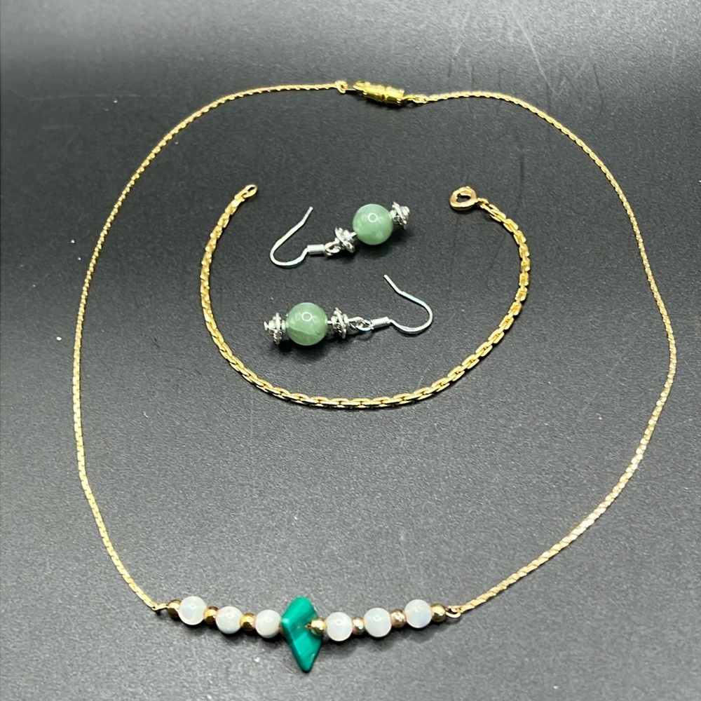 Vintage stone necklace, earrings and bracelet